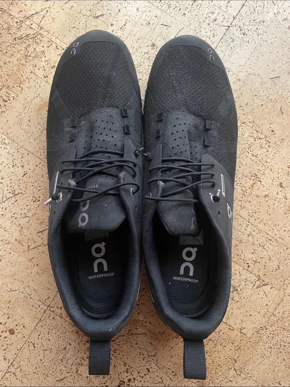 On Running Men's Waterproof Running Shoes - Black